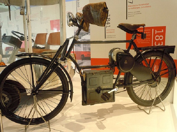 1933: The Juncker E-bike